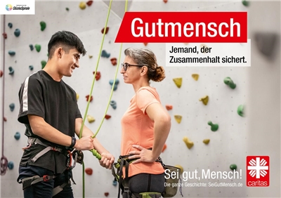 Plakat Gutmensch Motiv Pflege - HF Altenpflegerin am Tisch sitzend mit Bewohnern in Pflegeheim