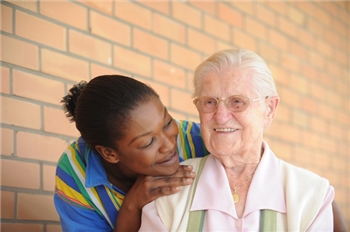 Alter04 Alte Dame und junge Pflegerin