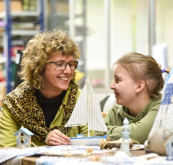 Arbeitserzieher/-in bei der Arbeit