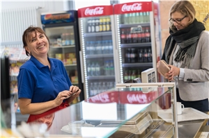 Hauswirtschaftliche/- r Betriebsleiter/- in Hauswirtschaftliche Betriebsleiterin bei der Arbeit