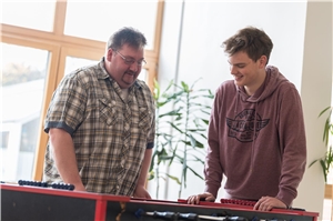 Heilerziehungspflegehelfer/- in Heilerziehungspflegehelfer