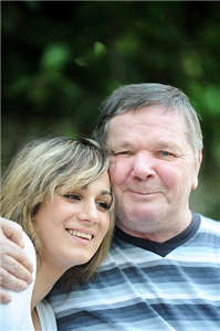 Älterer Mann mit junger Frau Älterer Mann mit junger Frau