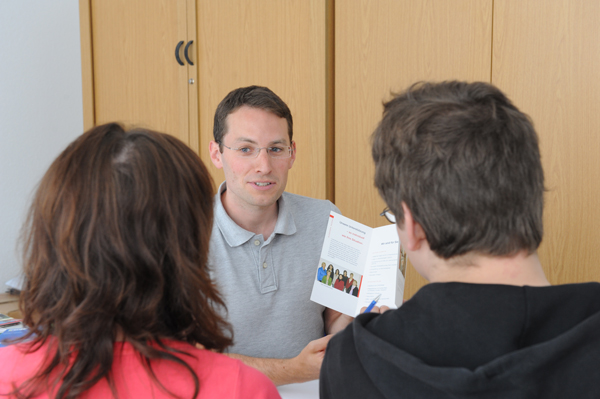 Ein Berater mit zwei Klienten