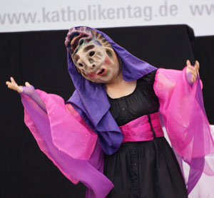 Columbinas magisches Maskenkabinett der Theaterwerkstatt des St. Josefs-Stift Eisingen