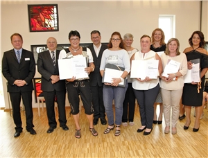 10 Jahre Caritas-Seniorenzentrum St Anna - Augsburg-2 Für ihre langjährige engagierte und treue Mitarbeit wurden sechs Frauen geehrt.