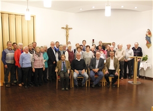 10 Jahre Peißenberger Gabentisch Die ehrenamtlichen Helferinnen und Helfer des Peißenberger Gabentischs trafen sich zu ihrem zehnjährigen Jubiläum bei einer gemeinsamen ökumenischen Dankandacht.