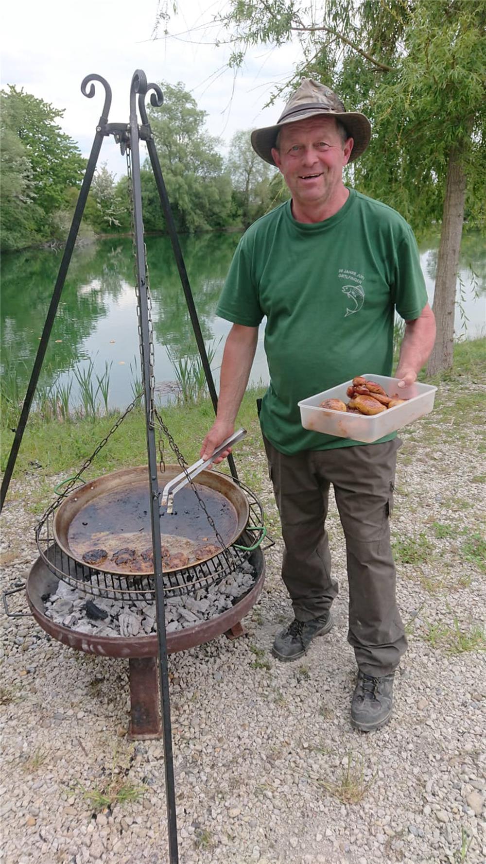 Georg Hefele vom Fischereiverein Ortlfingen hat die Kinder der Kiasu-Gruppe der Caritas zum Angelausflug eingeladen.