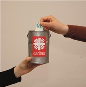 Die Sammler werden rar Caritassammlung mit der Opferbüchse.