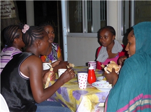 Hilfe für Haushaltshilfen im Libanon - 2 Diese oft traumatisierten Frauen leben in einer Unterkunft der Caritas Libanon.