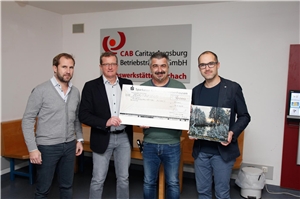 Lions-Club spendet 10.000 Euro für Ulrichswerkstätten Aichach Lions-Club übergibt die Spende in Höhe von 10.000 Euro für einen Snoezelen-Raum.