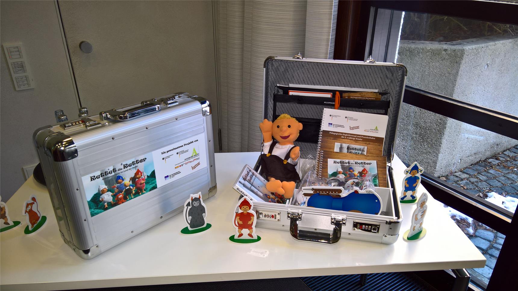 Der Methodenkoffer 'Rettet die Kinder'.