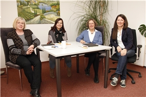 Suchtfachambulanz Aichach - Team Das Team der nunmehr eigenständigen Suchtfachambulanz in Aichach: (v.li.n.re.) die Leitung Monika Heitzinger-Furchner, Regina Beer, Elisabeth Pauli und der Neuzuwachs Kerstin Kastenhofer.