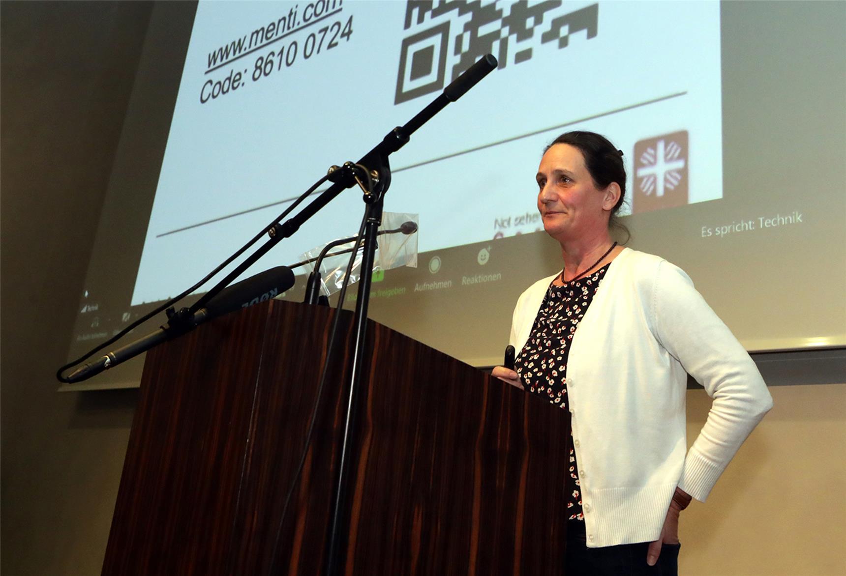 Ulriche Achmann vom Landes-Caritasverband Bayern warb für Online-Beratungskompetenz