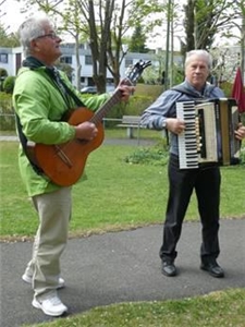 Caritas-Seniorenzentrum St. Hedwig - Königsbrunn - Musiker Uli Galas und Eugen Banhierl Caritas-Seniorenzentrum St. Hedwig - Königsbrunn - Musiker Uli Galas und Eugen Banhierl