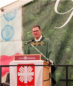 Diözesan-Caritasdirektor Domkapitular Dr. Andreas Magg in Schweinspoint 2017 Diözesan-Caritasdirektor Domkapitular Dr. Andreas Magg, auch Vorstandsvorsitzender der Stiftung Sankt Johannes Schweinspoint, sagte in seiner Predigt: „Erst das Mühen um andere bringt Früchte.“