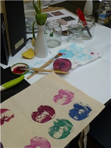 Kunst und Kuchen - 2 Ein 'Apfeldruck'.