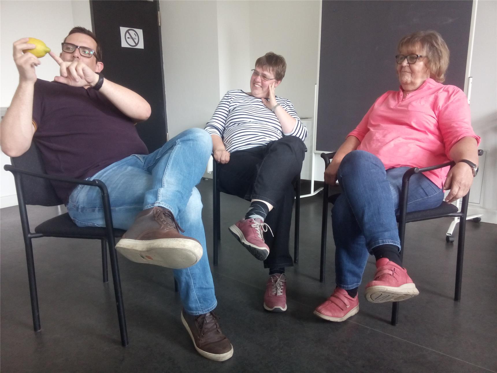 mit Zitronen wurden Caritasmitarbeiter/-innen fit gemacht gegen Stammtischparolen