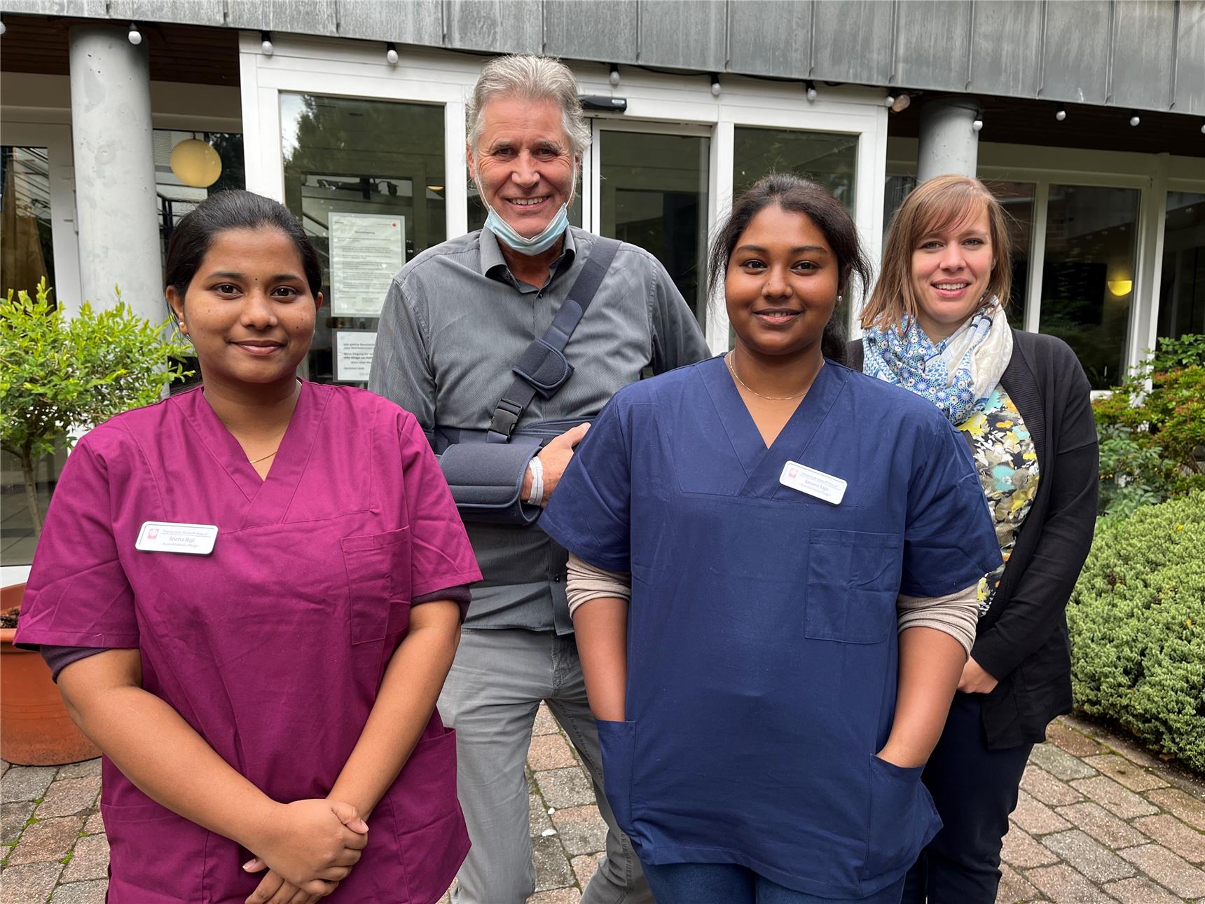 Starkes Team: Sneha Roji, Clemens Schulze Beiering, Savana Saju und Carina Gruber, Personalreferentin des Caritasverbandes Steinfurt (von links). 