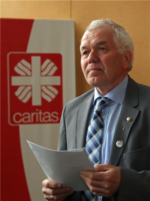 Das Bild zeigt einen Mann.