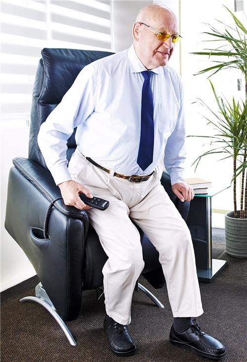 Das Bild zeigt einen Mann.