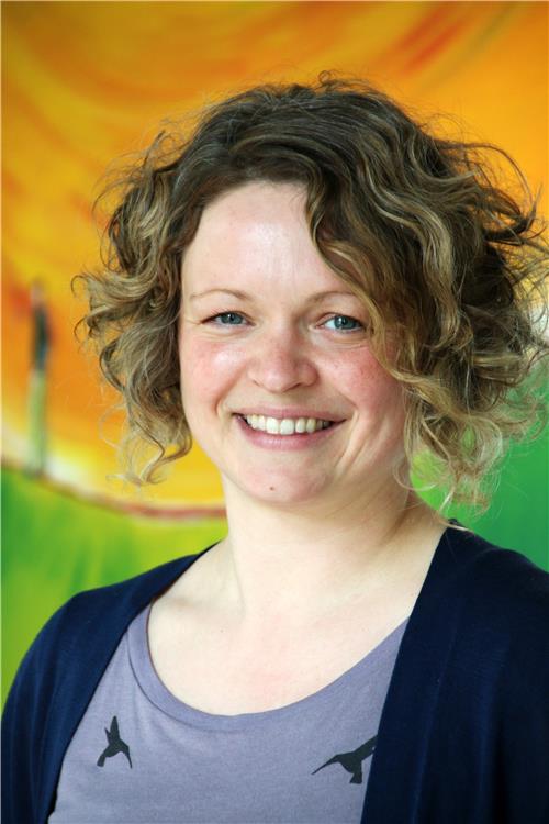 Das Bild zeigt eine ehrenamtliche Beraterin.