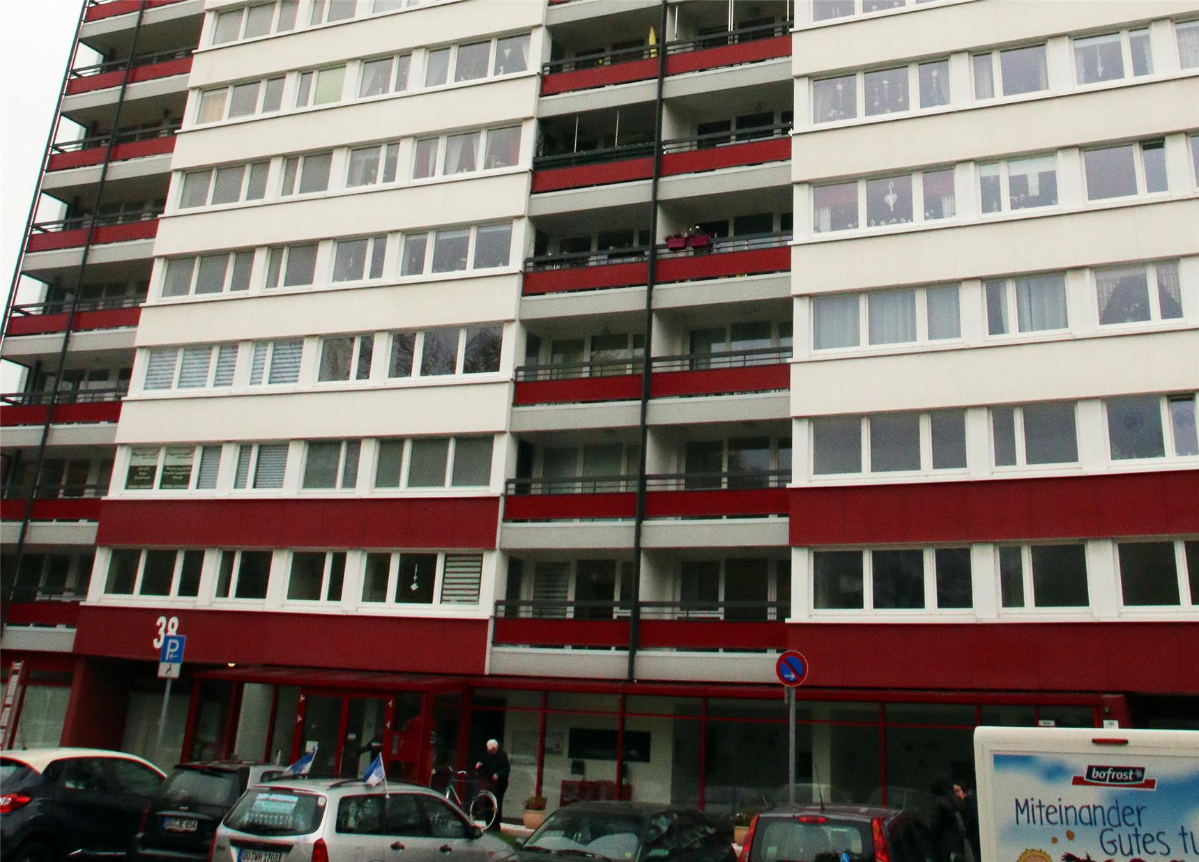 Auf dem Bild wird ein Hochhaus gezeigt