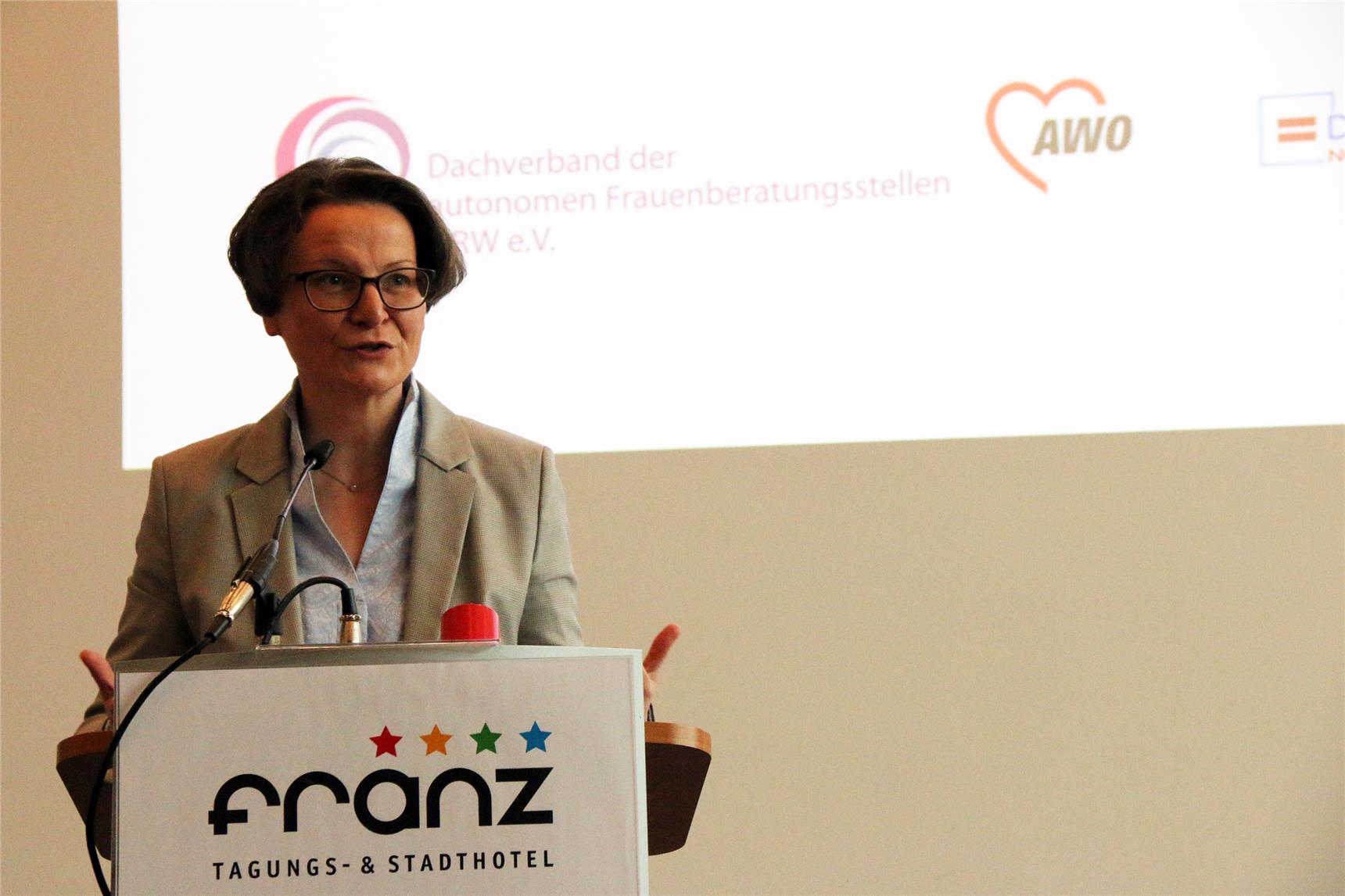 007-2020_Frauenhauskonferenz_Scharrenbach.pdf