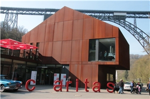 Caritas-Schriftzug in Müngsten Caritas-Schriftzug in Müngsten