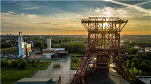 Eine Aufnahme der Zeche Consol Gelsenkirchen in der Abenddämmerung