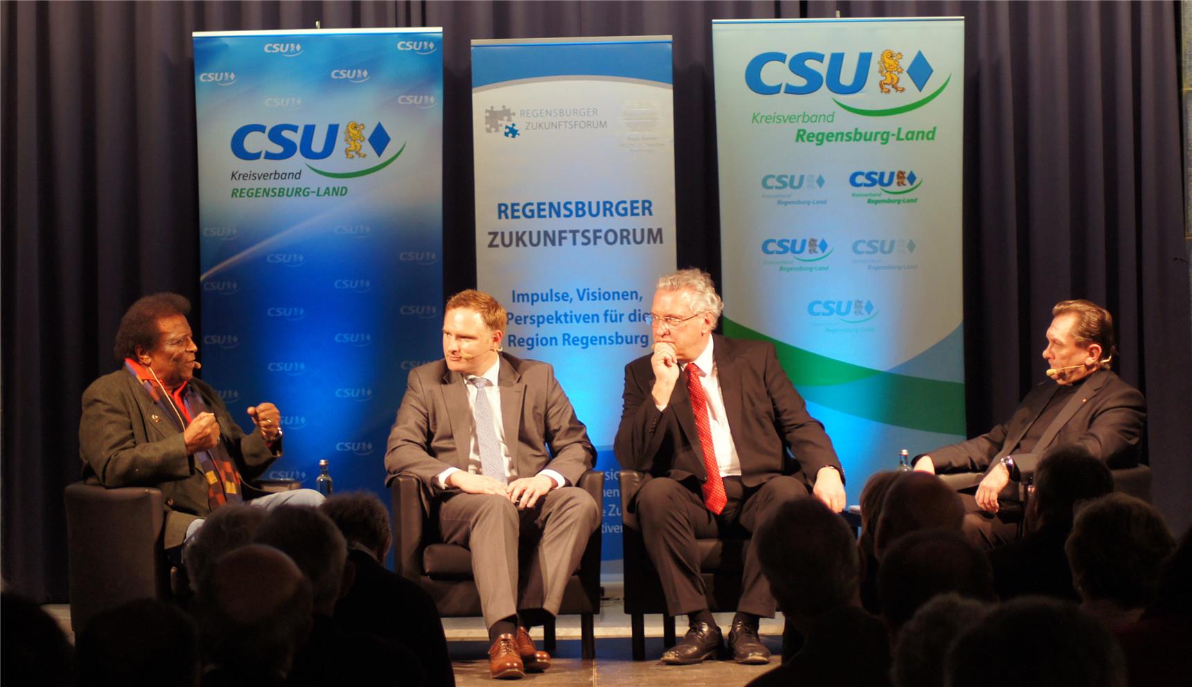 Roberto Blanco – selbst in Tunesien geboren und in Syrien aufgewachsen – konnte über seine Erfahrungen als Zuwanderer berichten. 