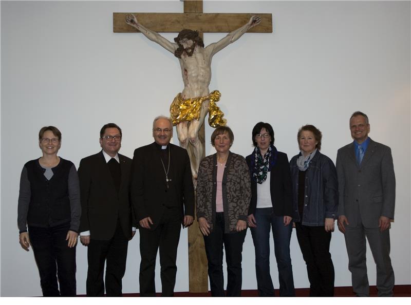 Gemeinsam für ein Sterben in Würde: Dr. Sabine Lins (Palliativmedizinerin am Krankenhaus St. Josef), Caritasdirektor Dr. Roland Batz, Bischof Dr. Rudolf Voderholzer, Bärbel Kiechle (Caritas-Palliativd