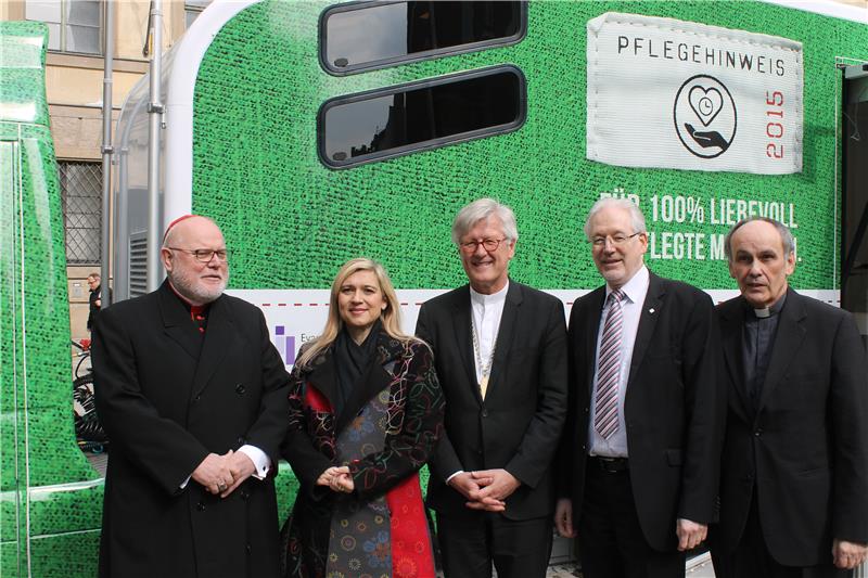 Eröffnet wurde die Pflege-Kampagne am 13. März in München von Kardinal Reinhard Marx, Gesundheitsministerin Melanie Huml, Landesbischof Heinrich Bedford-Strohm, Diakonie-Präsident Michael Bammessel und Landes-Caritasdirektor Prälat Bernhard Piendl (v.l.n.r.).