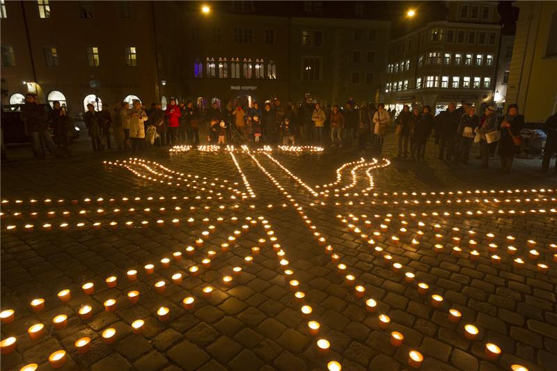 Die Caritas-Aktion „Eine Million Sterne“ findet heuer auch wieder in Regensburg statt, am 14. November ab 17.00 Uhr.