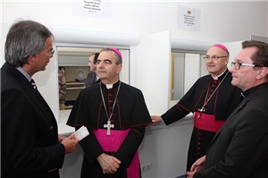 Erzbischof Eterovic im Gespräch Erzbischof Eterovic im Gespräch