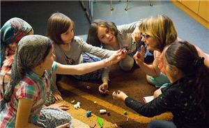 Hausaufgabenbetreuung Neutraubling 2 Petra Reichinger hilft bei den Hausaufgaben und anderen Problemen.