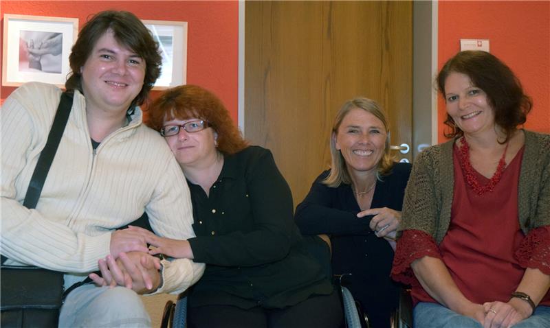 Das Ehepaar Albrandt mit den Projektleiterinnen Irene Hau und Elisabeth Fink (v.l.n.r.).