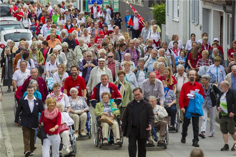 400 Teilnehmer bilden an einem Tag die große Sonnenzug-Familie.