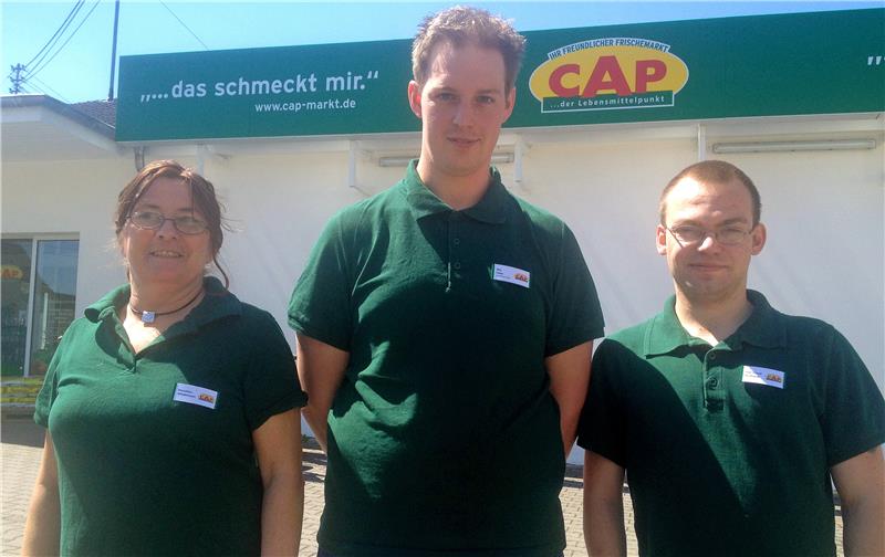 Marktleiter Nils Fette (Mitte), Dorothea Wiedemann, Jean Pascal Burkhardt