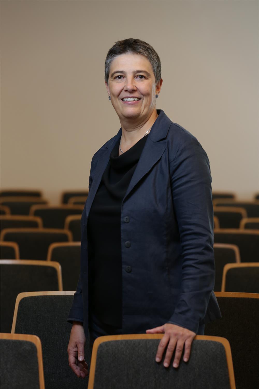 Dr: Susanne Pauser Vorstand