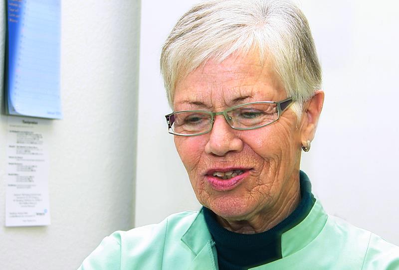 Gruene Dame im Porträt