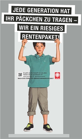Generationen Aufsteller Rentenpaket Junge hält Schild hoch