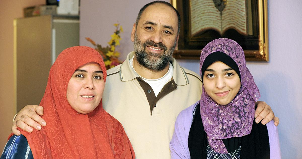 Fluechtlingsfamilie in Deutschland - Mutter, Vater, Tochter