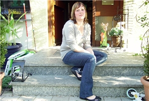 Lydia Junge Frau auf Treppe