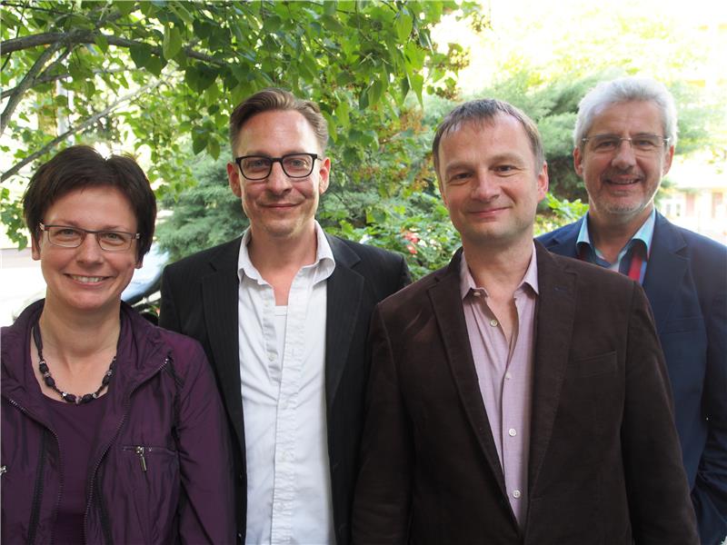 Feierliche Amtsübergabe: v.l. Ulrike Kostka, neuer Leiter Sebastian Rehse, ehemaliger Leiter Kai-Gerrit Venske, Regionalleiter Rolf Göpel