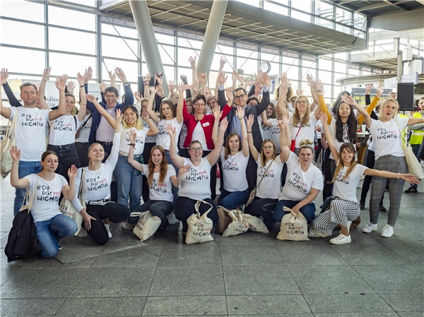 Gruppenbild aller Ehrenamtlichen