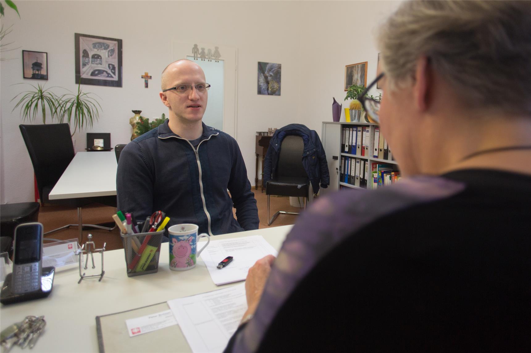 Ein Klient im Gespräch mit Petra Siegberg