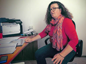 Beraterin am Schreibtisch