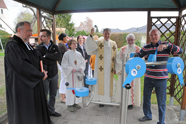 Segnung und Übung am Armtrainer