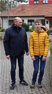 Benjamin mit deinem Betreuer Benjamin mit deinem Betreuer