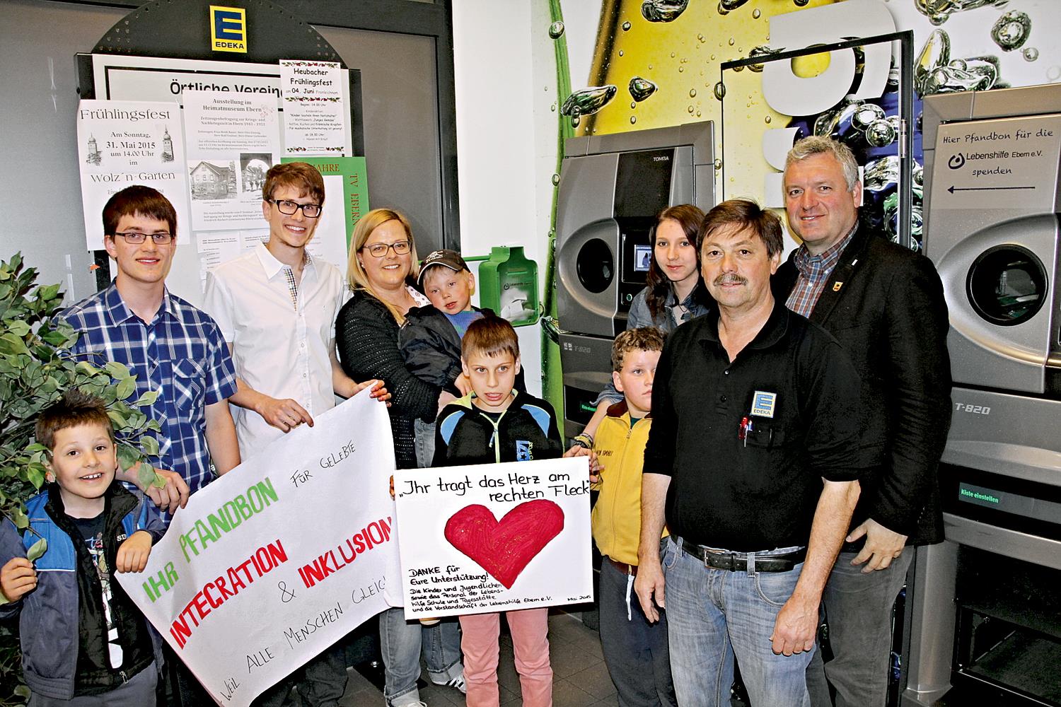 Eine Gruppe von jungen Ehrenamtlichen.